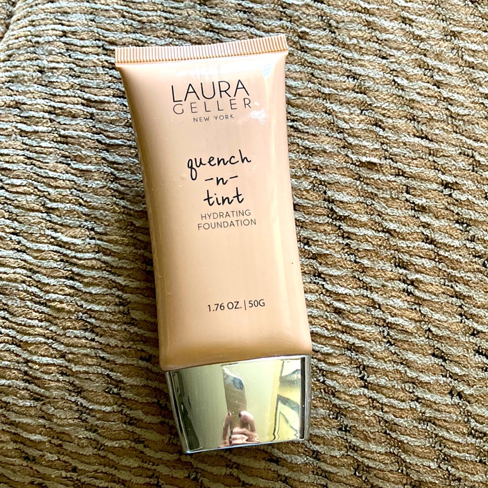Laura Geller quench n tint.    Medium
